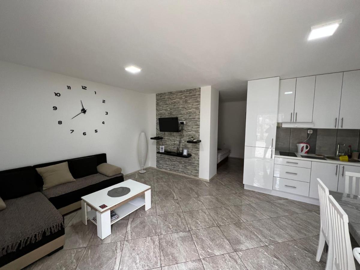 Aurora Apartment Sombor Esterno foto
