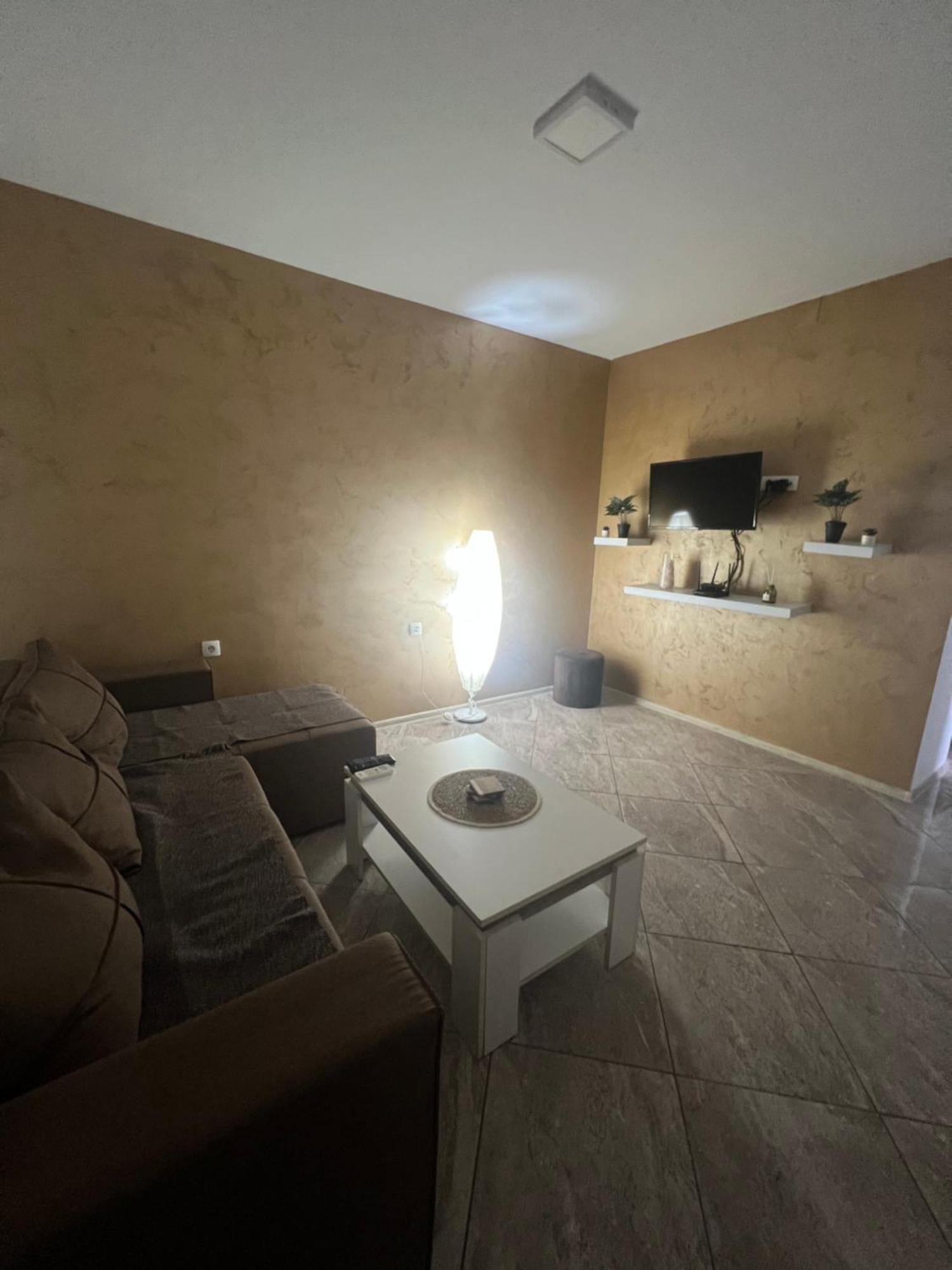 Aurora Apartment Sombor Esterno foto