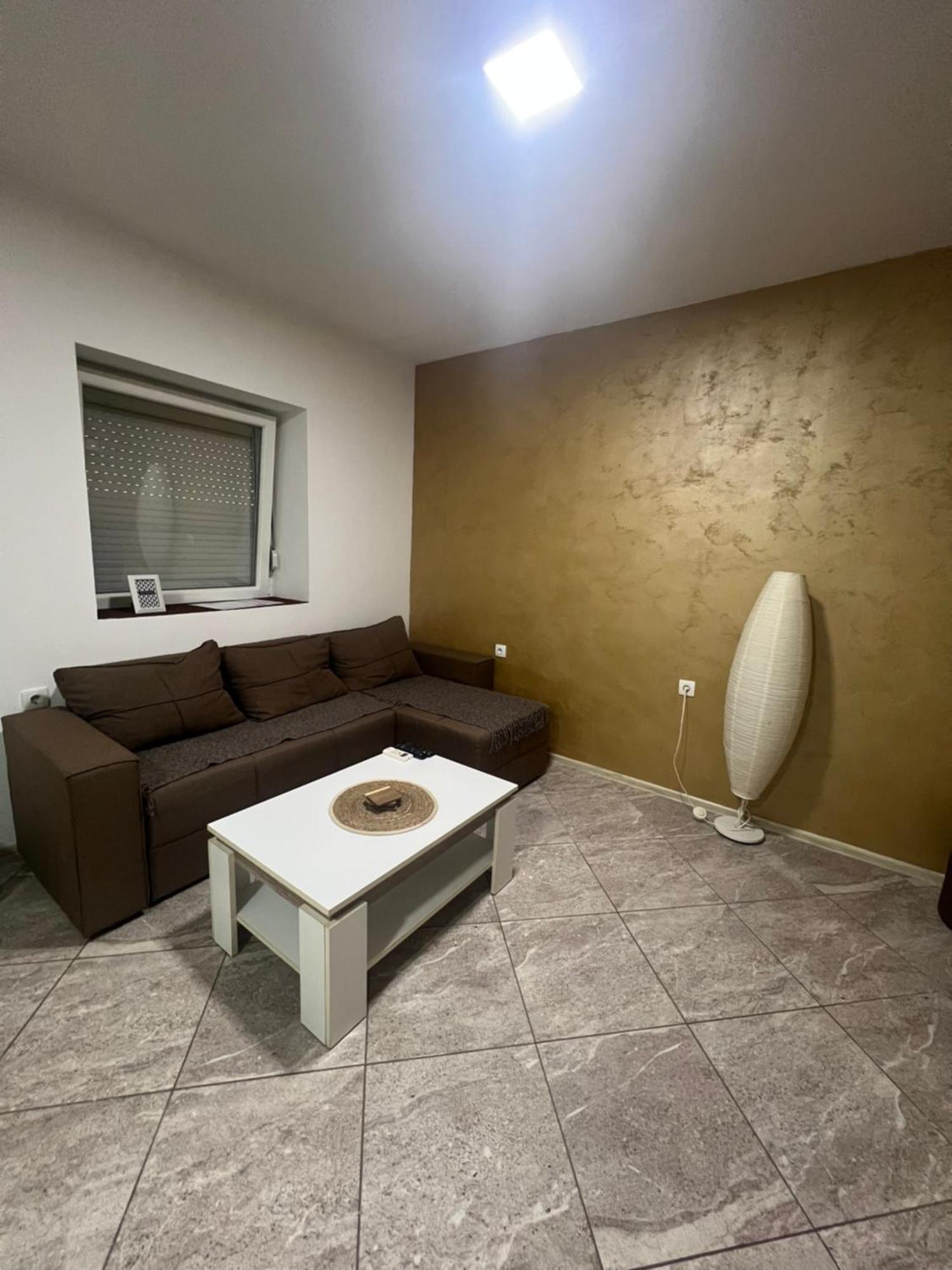 Aurora Apartment Sombor Esterno foto