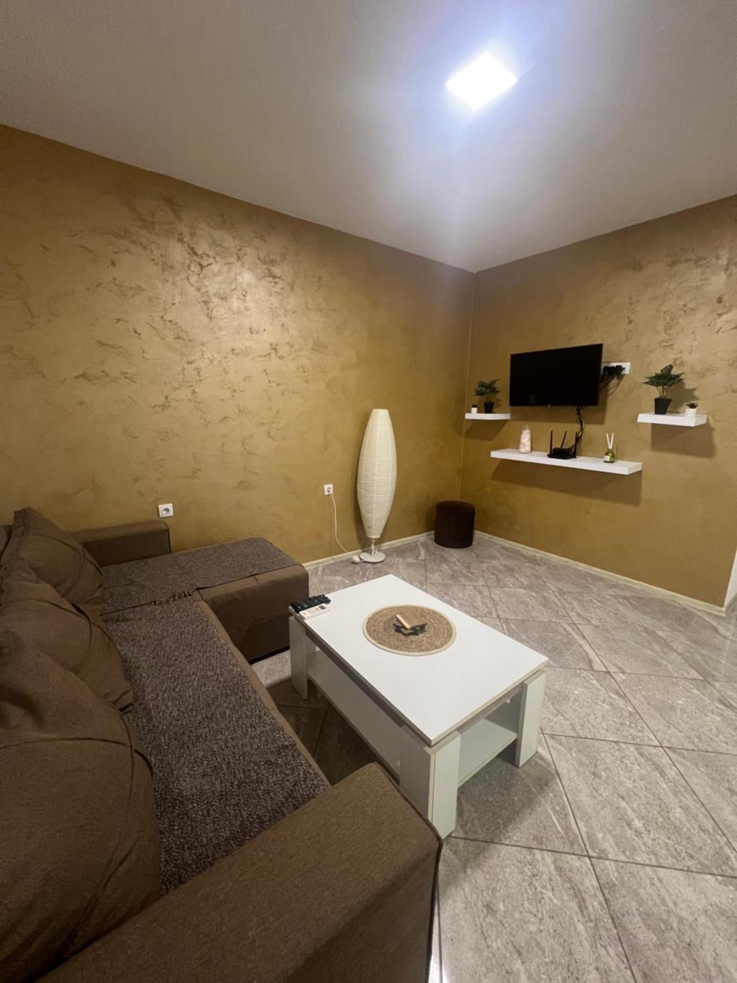 Aurora Apartment Sombor Esterno foto